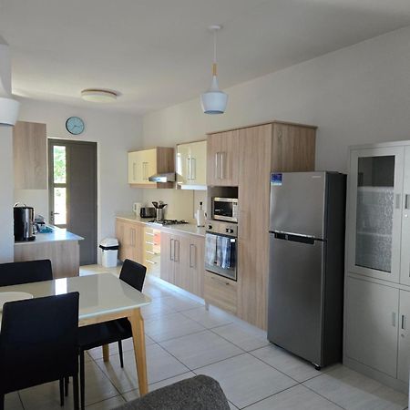 Modern And Cosy Condo: Westwood Apartments Flic en Flac ภายนอก รูปภาพ