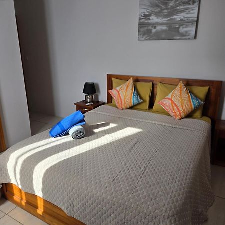 Modern And Cosy Condo: Westwood Apartments Flic en Flac ภายนอก รูปภาพ