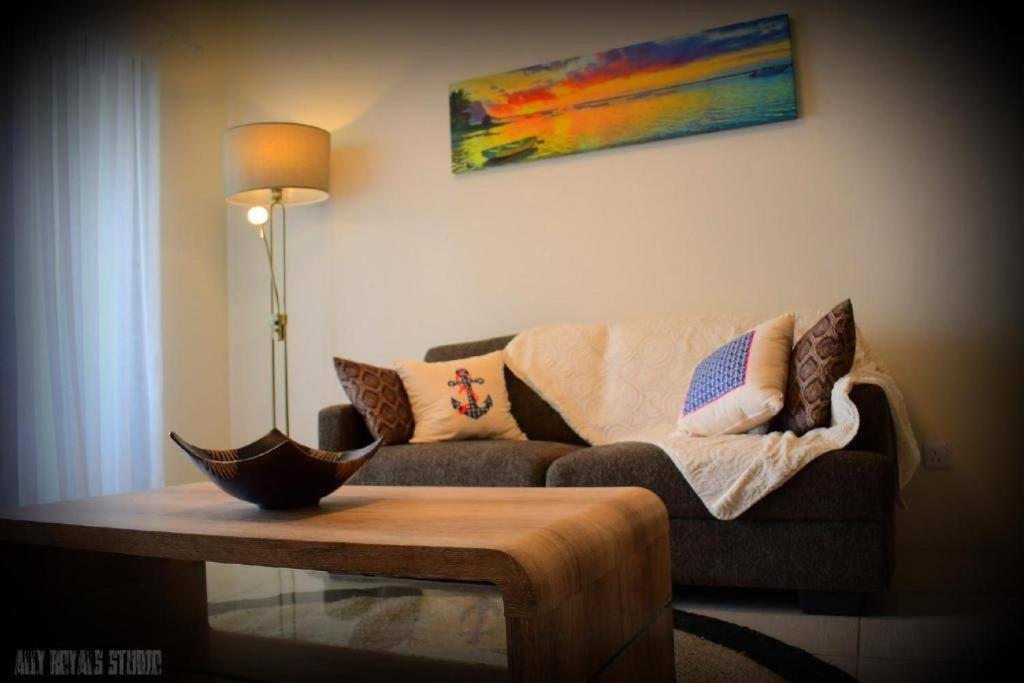 Modern And Cosy Condo: Westwood Apartments Flic en Flac ภายนอก รูปภาพ