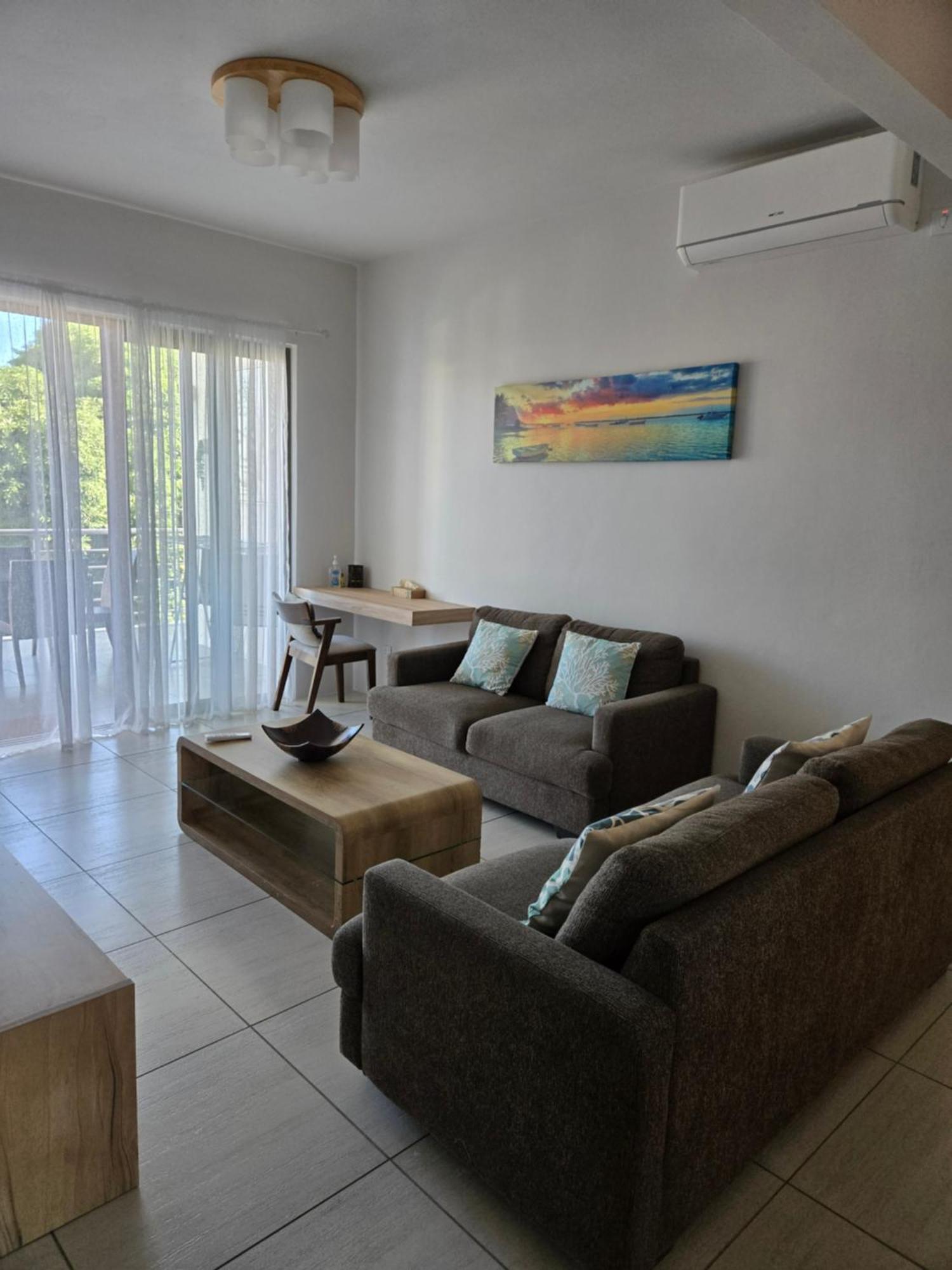Modern And Cosy Condo: Westwood Apartments Flic en Flac ภายนอก รูปภาพ