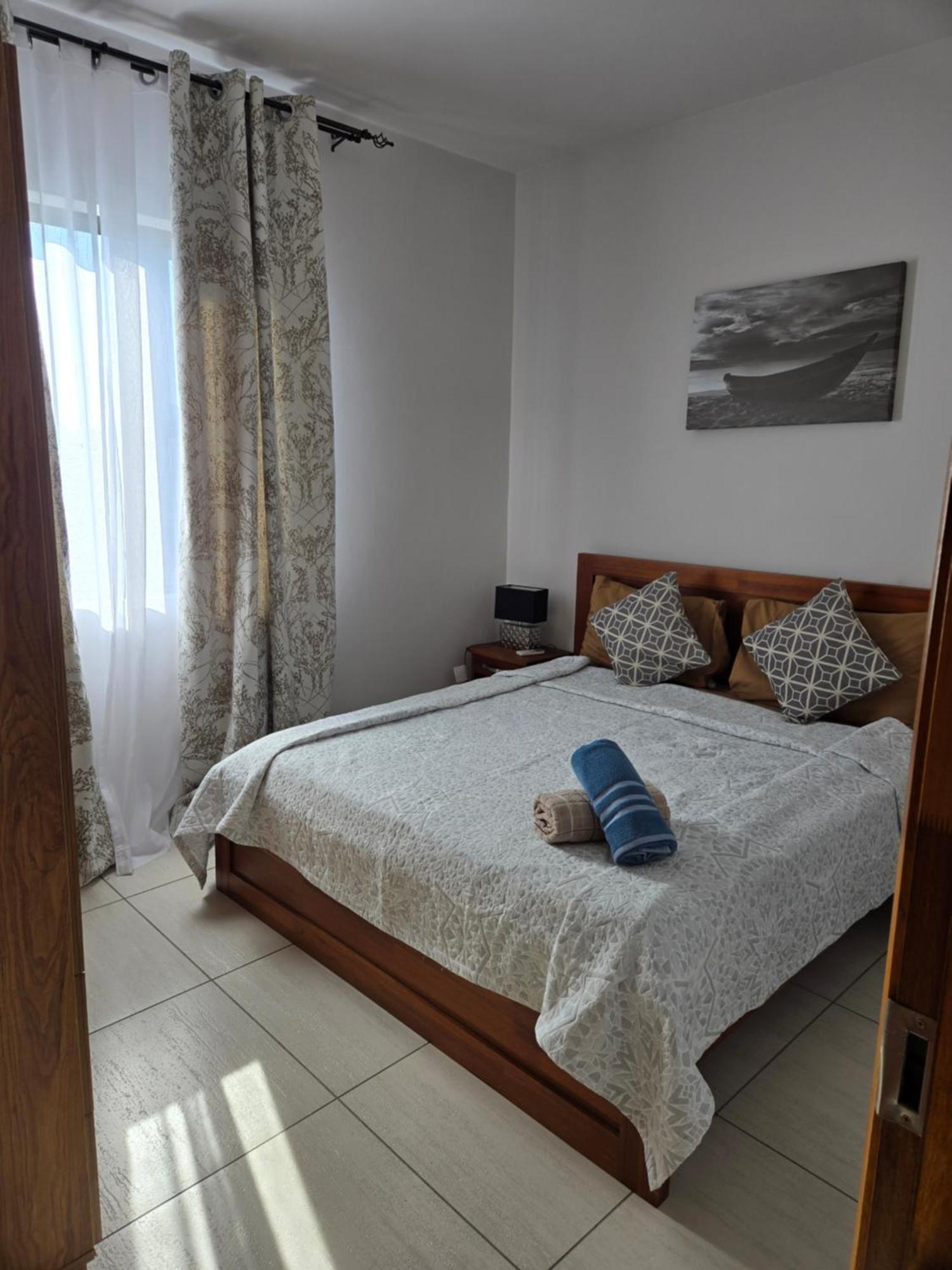 Modern And Cosy Condo: Westwood Apartments Flic en Flac ภายนอก รูปภาพ