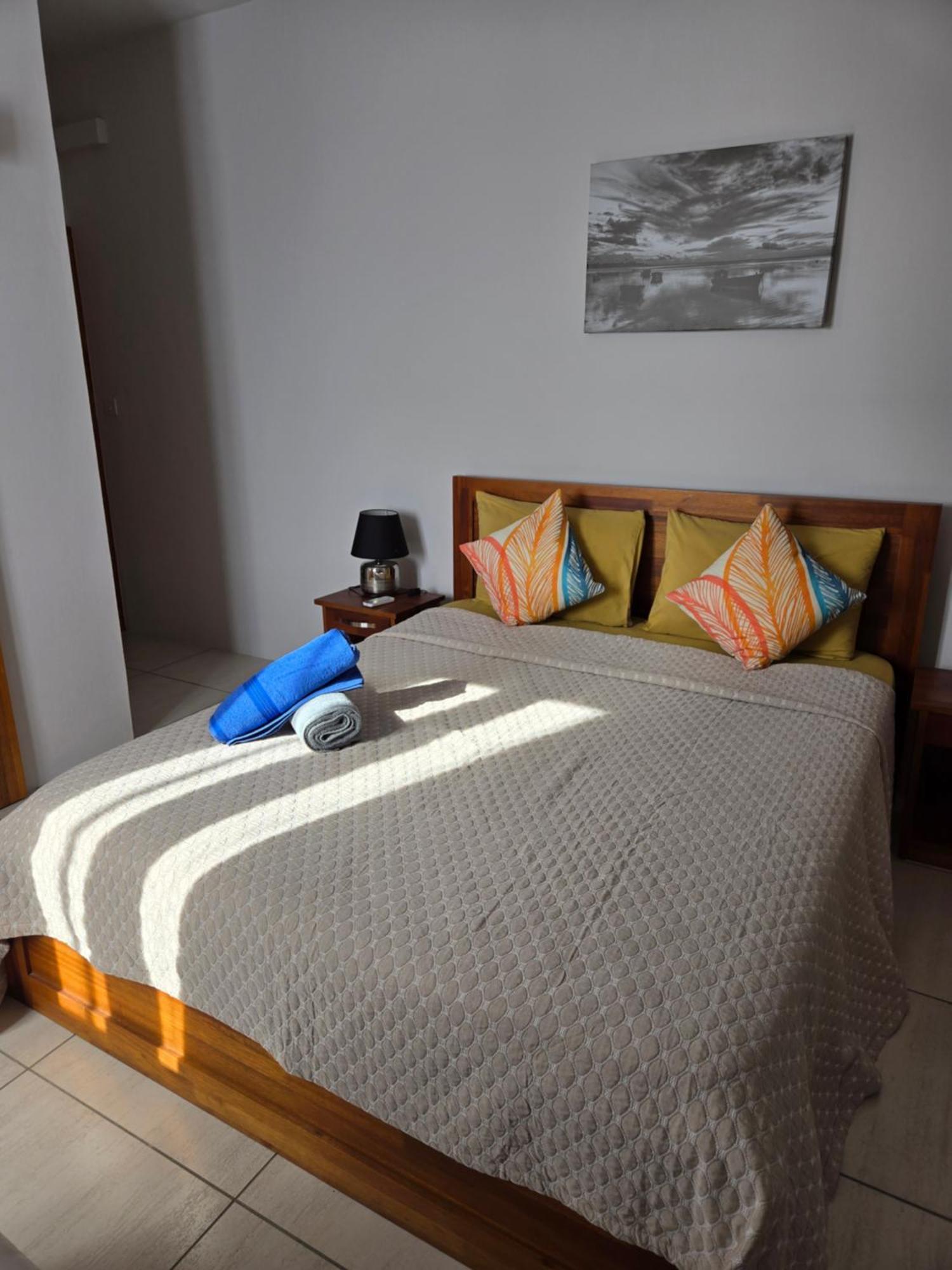 Modern And Cosy Condo: Westwood Apartments Flic en Flac ภายนอก รูปภาพ